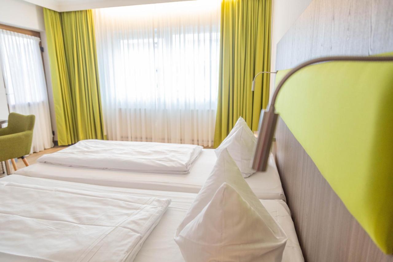 Das Ebertor - Hotel & Hostel ボッパルト エクステリア 写真