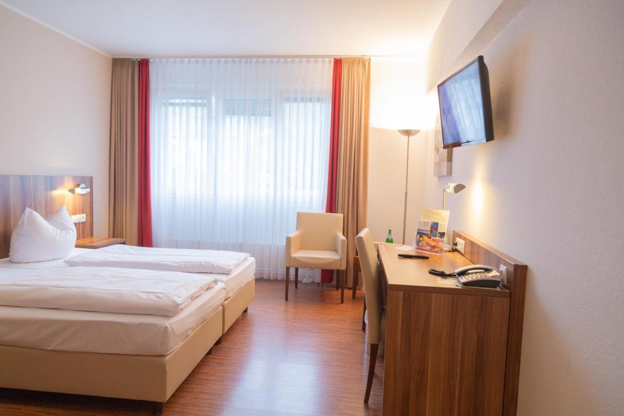 Das Ebertor - Hotel & Hostel ボッパルト エクステリア 写真