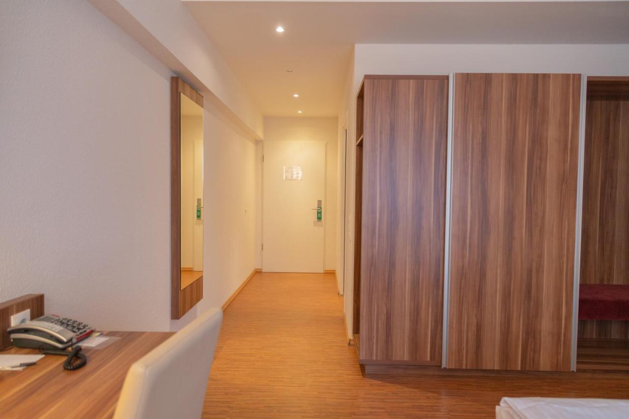 Das Ebertor - Hotel & Hostel ボッパルト エクステリア 写真