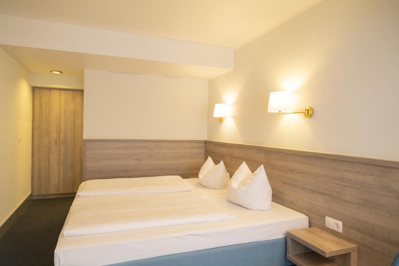 Das Ebertor - Hotel & Hostel ボッパルト エクステリア 写真